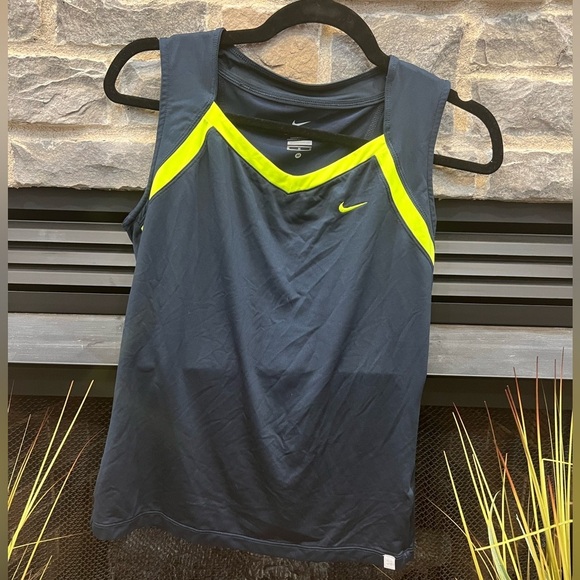 Nike Tank Bundle - Picture 4 of 7